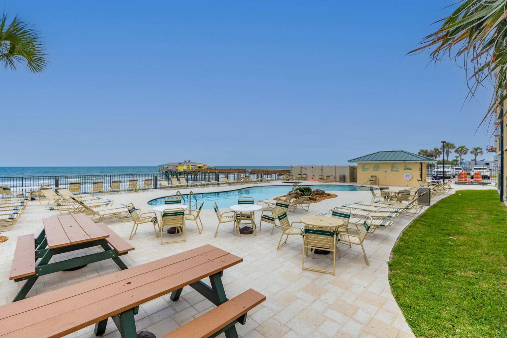 Ocean Front Condo With Amazing Views! Sunglow Resort 402 By Brightwild Daytona Beach Shores Exteriör bild